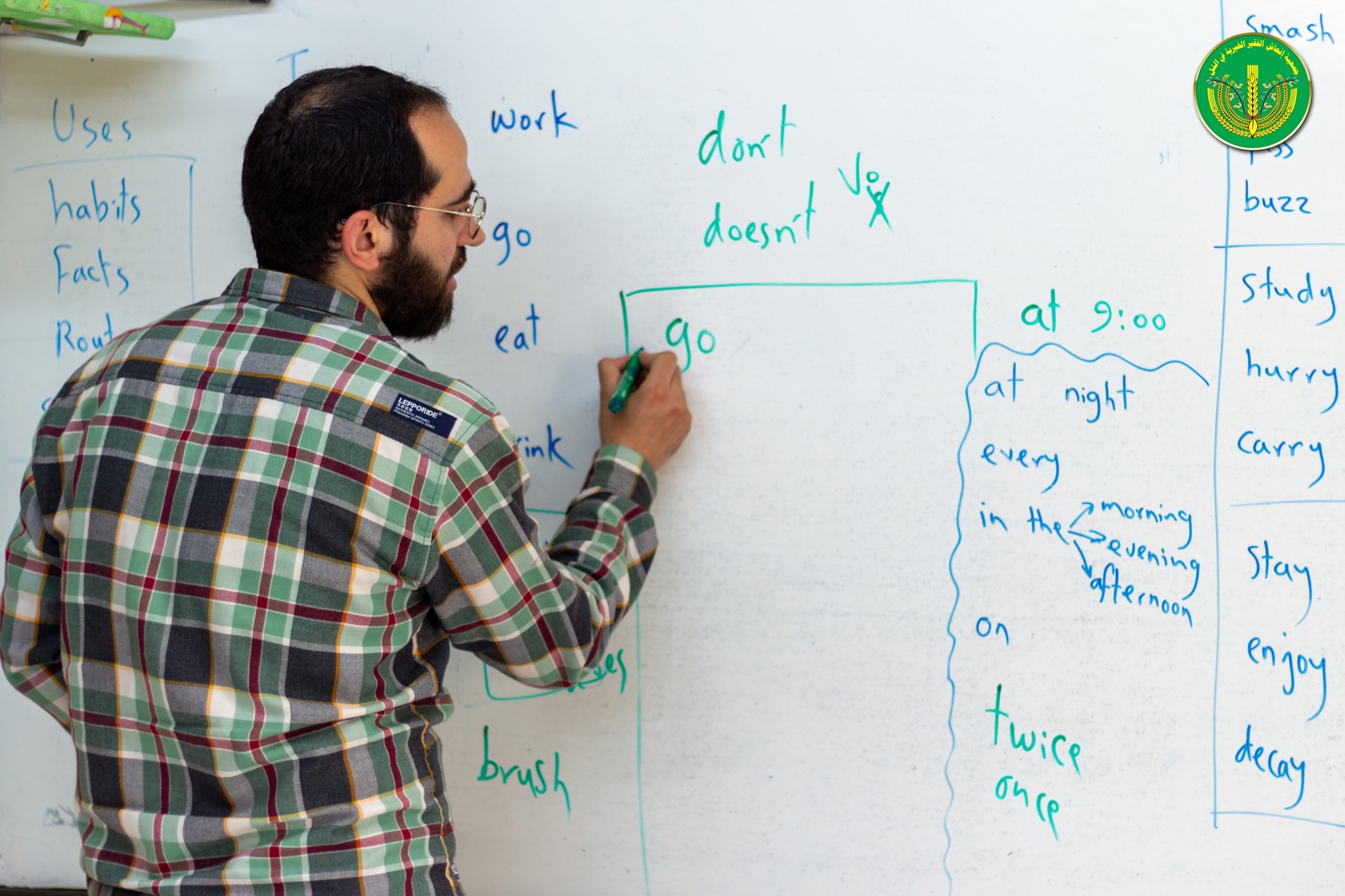 تقديم الدورات المهنية باحترافية وجودة عالية، بأسعار رمزية تناسب الجميع. 💚